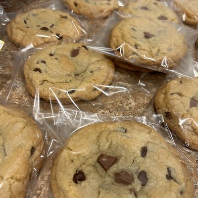 Classic Chocolate Chip (1 dozen)