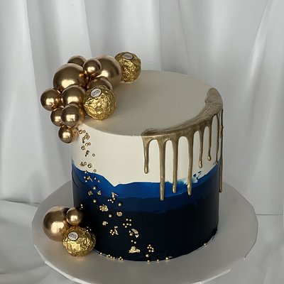 Blue & Gold Drip Cake 