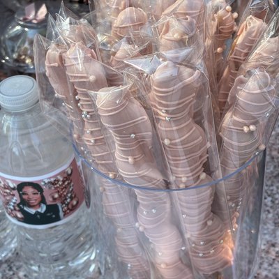 Caramel Dipped Pretzels 
