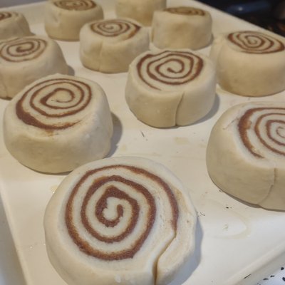 Cinnamon Rolls (Batch of 8 Large Rolls)
