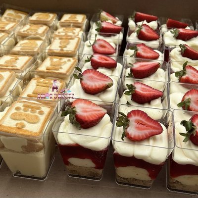 12 Mini Dessert Cups 