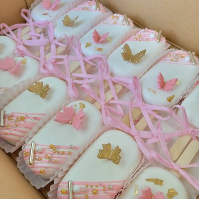 Decorated Cakesicles
