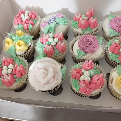 Dozen Cupcakes 