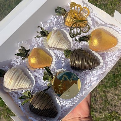 8 Freestyle Chocolate Strawberries 