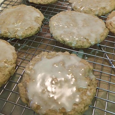 GOURMET Iced Oatmeal Cookies 