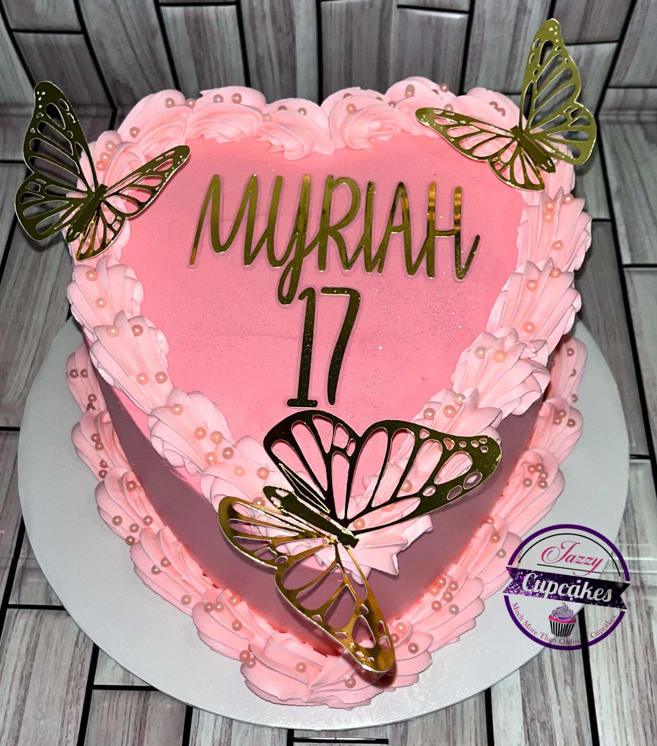 8in. Heart /Round Shaped Cake 2 Layer (Feeds Up To 25 Guests)