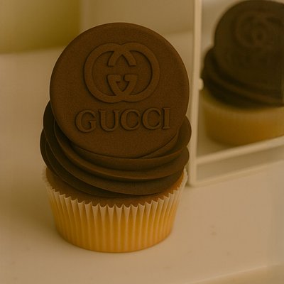 Gucci Fondant Cupcakes (12) 