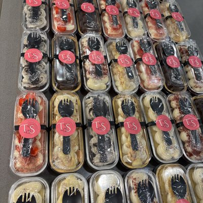 24 Mini Cakes 
