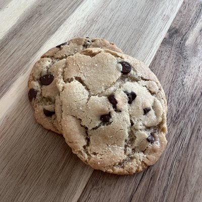 Chocolate Chip Cookies  (4 Count)