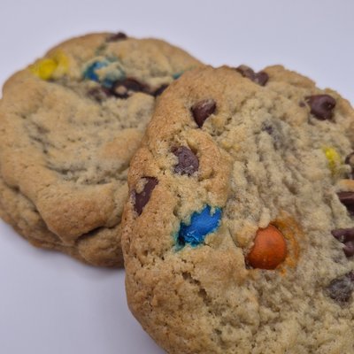 6 Count M&M Chocolate Chip Cookies 
