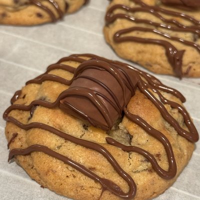 Kinder Bueno Hazelnut Filled Cookie 