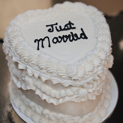 6" Vintage Heart Cake (2-Layered)