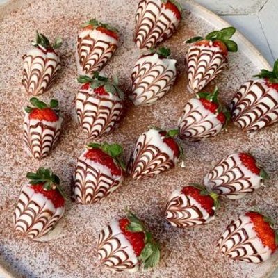Valentines Day Cupcake,cookie,brownies,strawberries (Dozen)