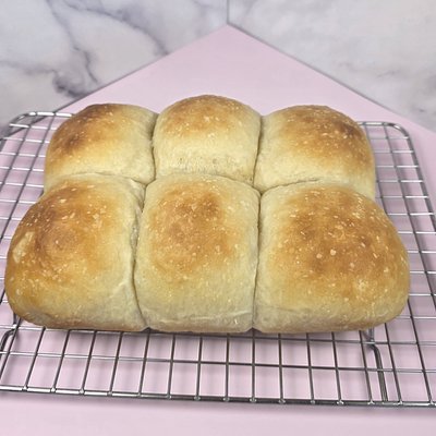 Amish Dinner Rolls