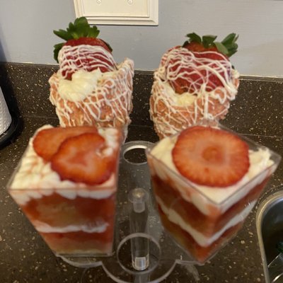 L Strawberry Shortcake Cups 