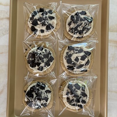 Cookies + Cream Cookies (1 Dozen)