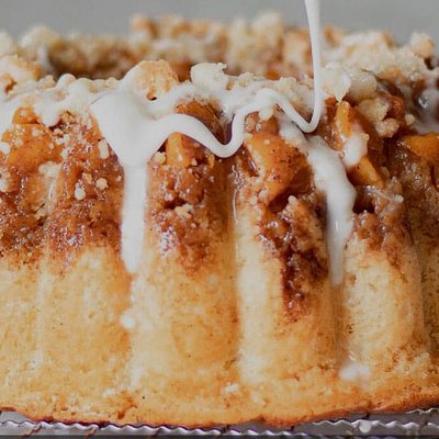 Peach cobbler Bundt Cake