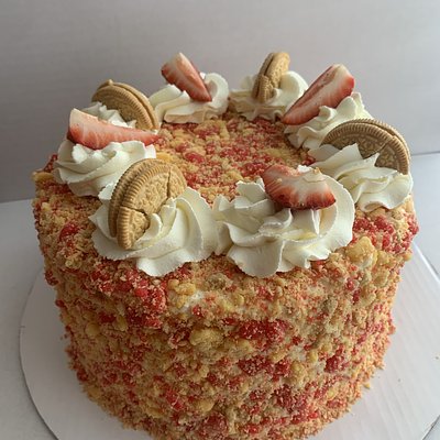 Strawberry Crunch Cake 