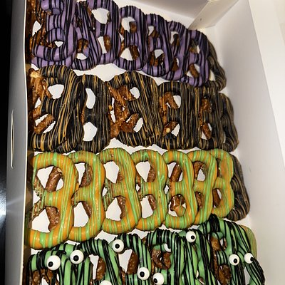 1 Dozen Chocolate Covered Pretzels