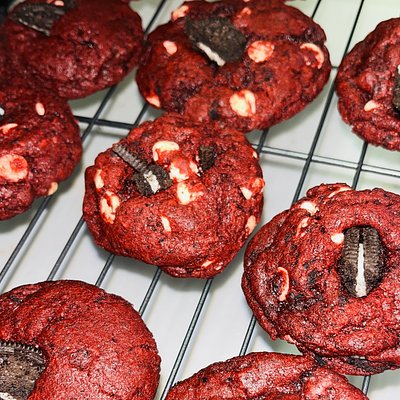 Red Velvet Oreo with White Chocolate Chips