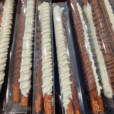 Chocolate Dipped Pretzels (Specify Milk, White, Or Colored Chocolate)