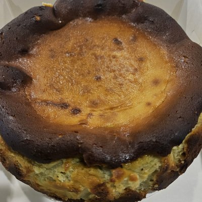 Pistachio Burnt Basque Cheesecake 