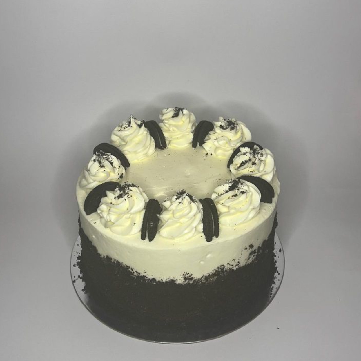 6 Inch Round Cake ( Feeds 12)