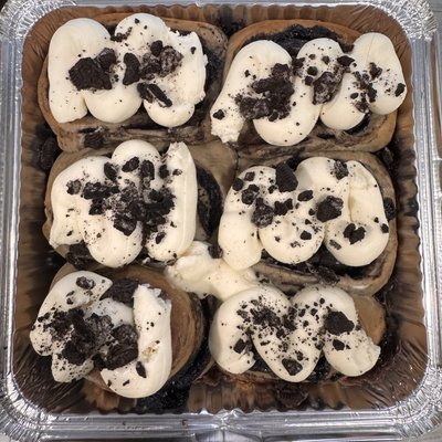 Oreo Cinnamon Rolls (6) 
