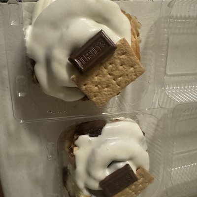 S’mores Cinnamon Rolls