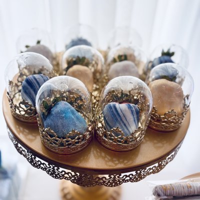 Hand Dipped Chocolate Strawberries Dozen