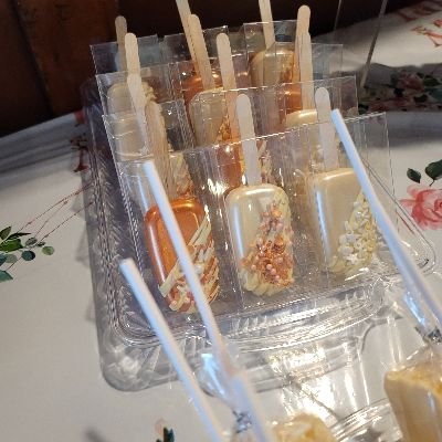 Cakesicles - Vanilla, Chocolate, Yellow, or Red Velvet. Basic Decoration. 1 Dozen. Individual Packaging. Fondant Deco and Custom Flavors Extra.