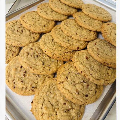 Vainilla Cookies With Chocolate Chips And Pecans