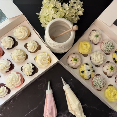 12 Mini Cupcakes (2 Flavors) 