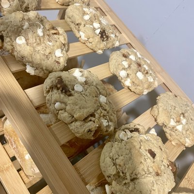 White Chocolate Walnut Cookie