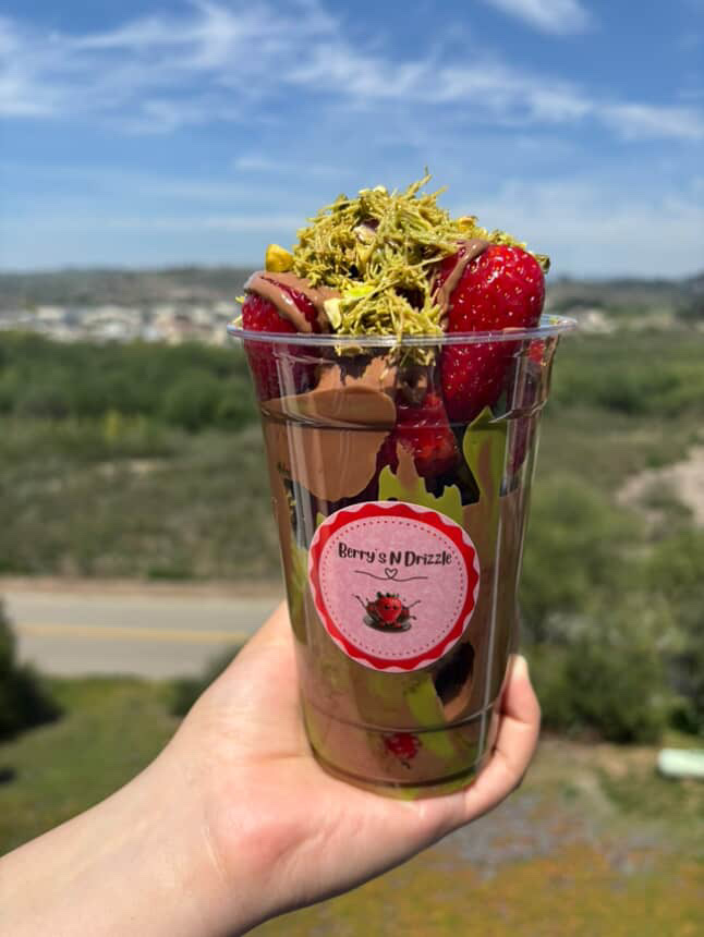 16oz - Dubai Chocolate Strawberry Cup