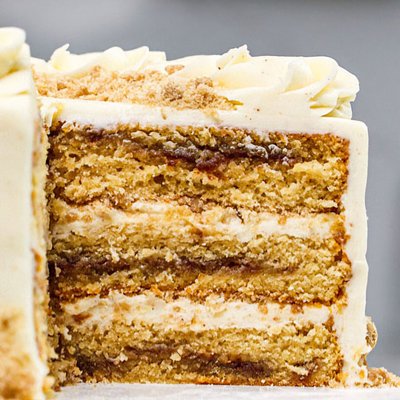 8" Cinnamon Roll Cake (3-Layered)