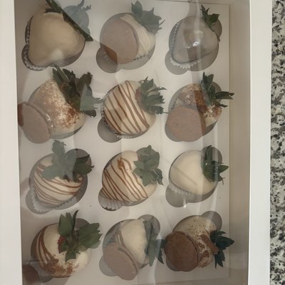 Cookie Butter Chocolate Covered Strawberries 