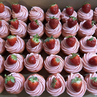 Strawberry Cupcakes With Strawberry Butter Cream 