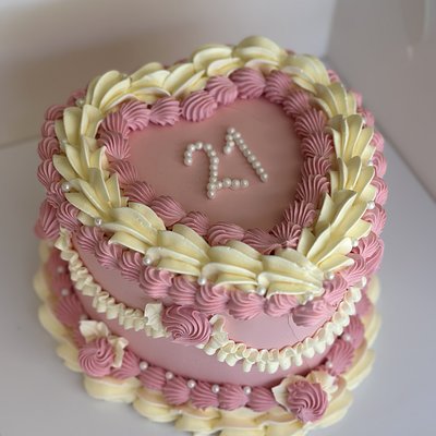 Medium Retro Heart Cake