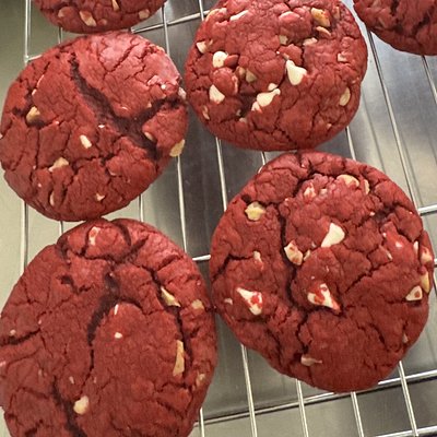 Red Velvet White Chocolate Macadamia 