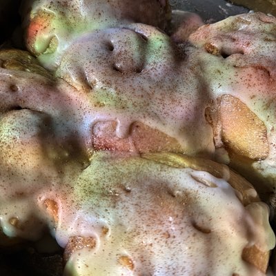 Jumbo Regular Cinnamon Rolls (4)