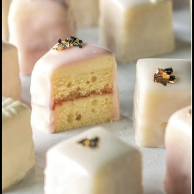 50 Petit Fours (Traditional Almond Or Vanilla)