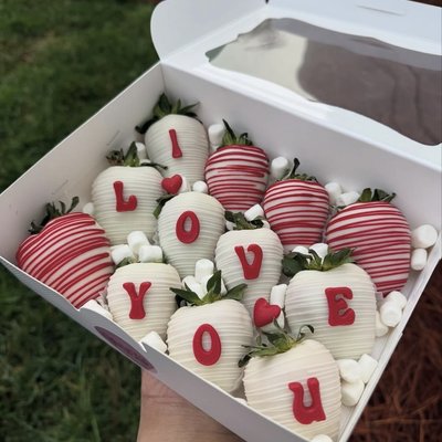 Box Of 12 Strawberries 