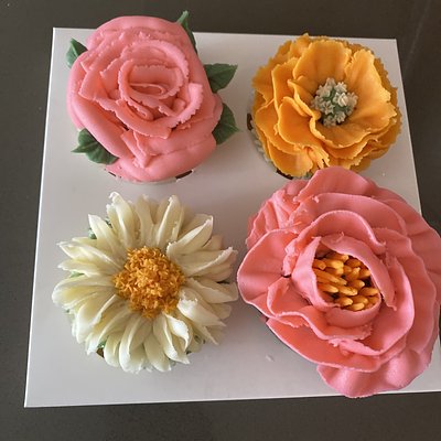 4 Classic  Floral Cupcakes 