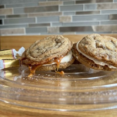 Caramel Apple Whoopie Pies 