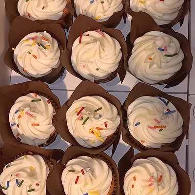 2 Dozen Cupcakes