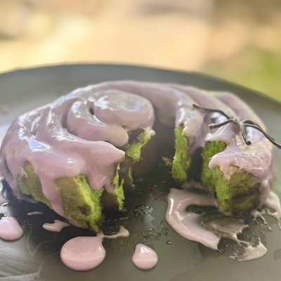 Beetle Juice Cinnamon Rolls (4-pack)