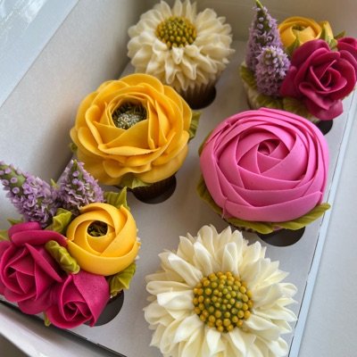 1/2 Dozen Vanilla Cupcakes 