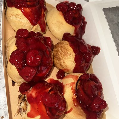 ⭐️Strawberry Cinnamon Rolls 
