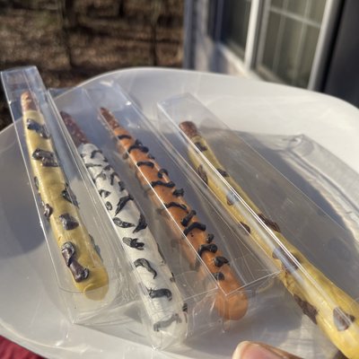 Chocolate Dipped Pretzels 
